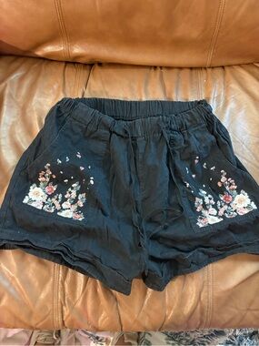 Source Unknown Black Floral Pocket Embroidered High-Waist Shorts